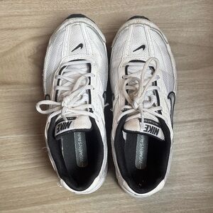 Nike Men's White Athletic Shoes with Black Accents